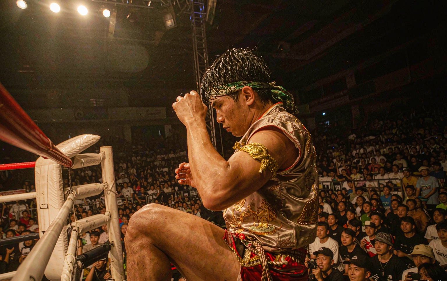 Muay Thai fight at Rajadamnern stadium